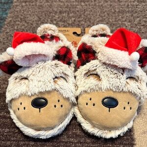 Dearfoams Festive Bear Slippers  unisex size W 5-6
M 3-4